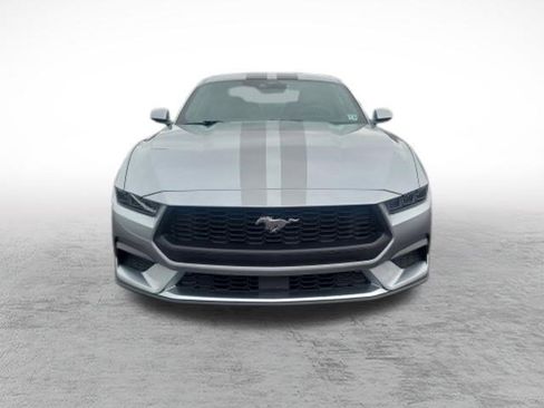 Used 2025 Ford Mustang Coupe RWD image 2