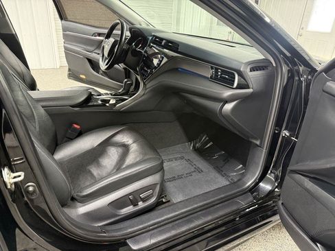 Used 2019 Toyota Camry XSE FWD image 32
