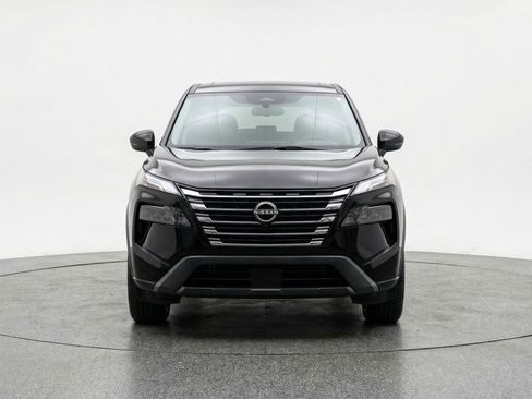 Used 2025 Nissan Rogue SV image 2