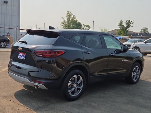 Used 2025 Chevrolet Blazer LT FWD image 3