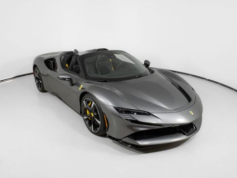 Used 2022 Ferrari SF90 Spider image 12
