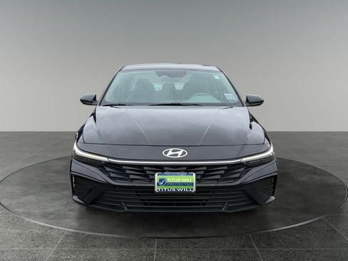 Used 2024 Hyundai Elantra SEL FWD image 2