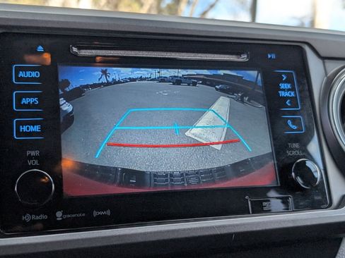 Used 2019 Toyota Tacoma TRD Sport w/ Technology Package RWD image 6