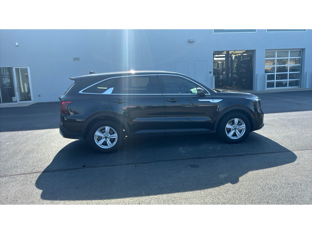 Used 2026 Kia Sorento LX FWD image 7