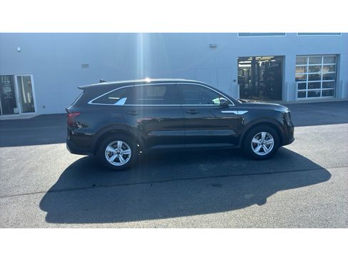 Used 2026 Kia Sorento LX FWD image 7