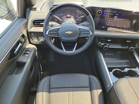 New 2026 Chevrolet Suburban High Country AWD/4WD image 17