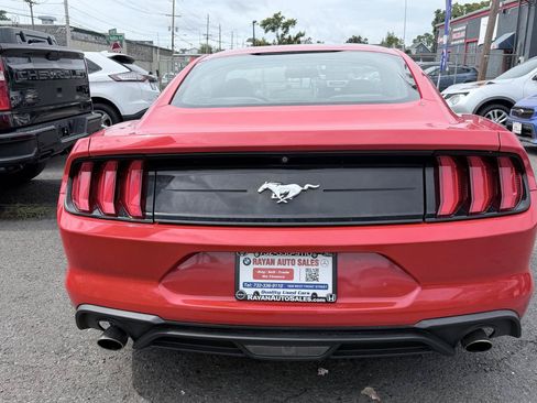 Used 2018 Ford Mustang Coupe RWD image 10