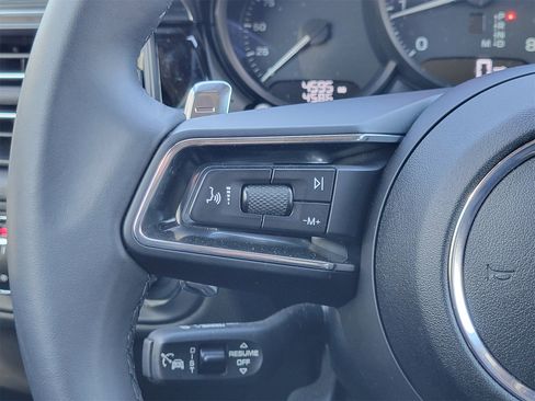Used 2025 Porsche Macan image 13