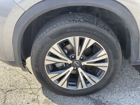 Used 2023 Nissan Rogue SV image 10