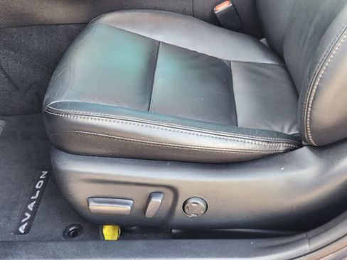 Used 2016 Toyota Avalon Touring image 23