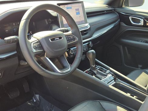 Used 2025 Jeep Compass Trailhawk w/ Trailhawk Elite Group image 18