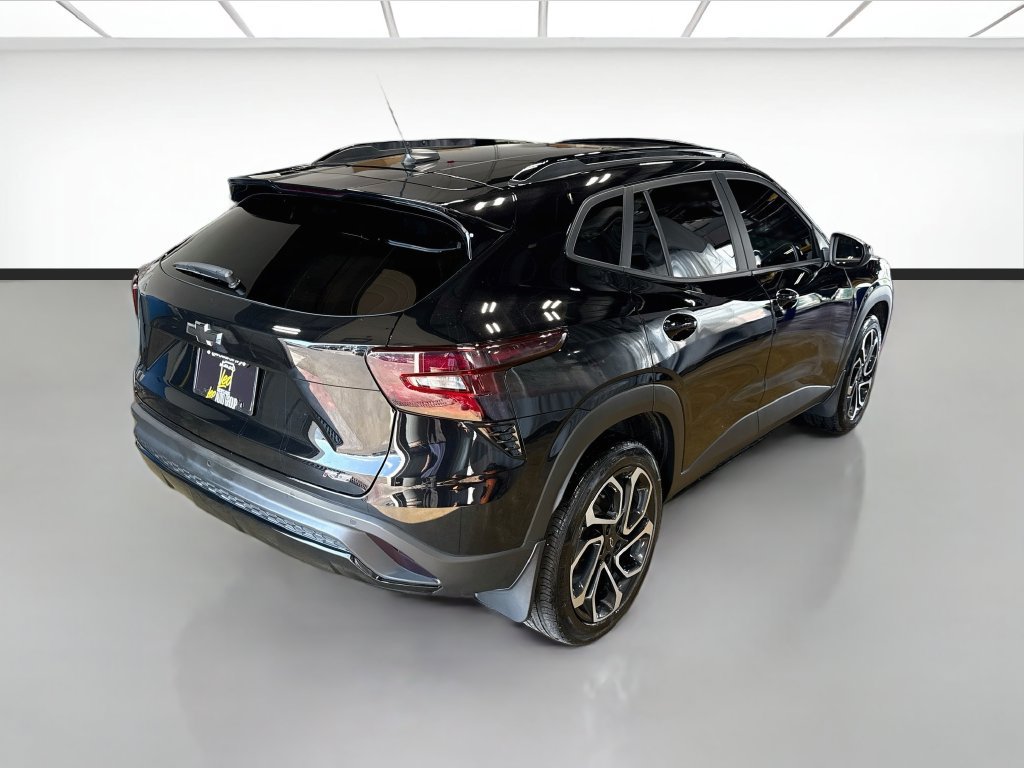 Used 2025 Chevrolet Trax RS w/ Sunroof Package FWD image 5