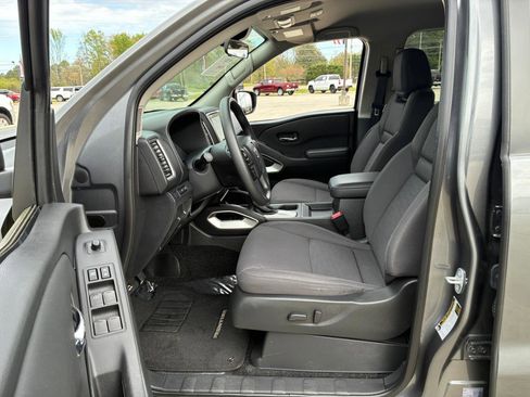 Used 2024 Nissan Frontier SV AWD/4WD image 10