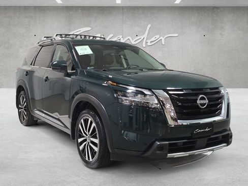Used 2024 Nissan Pathfinder Platinum FWD image 2