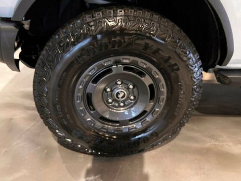Used 2025 Ford Bronco Badlands image 10