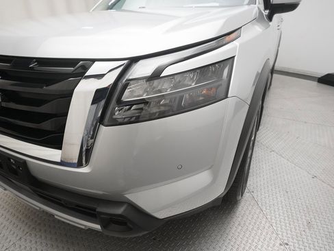Used 2025 Nissan Pathfinder SL w/ SL Premium Package image 23