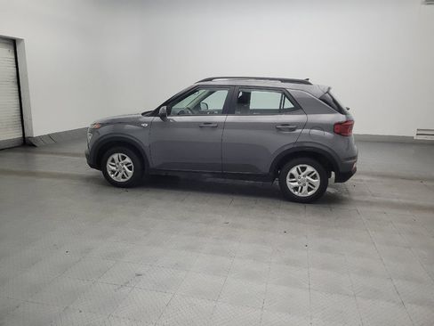 Used 2020 Hyundai Venue SEL FWD image 3
