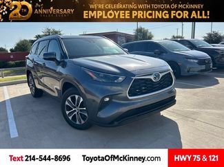 Used 2022 Toyota Highlander XLE AWD/4WD video 1