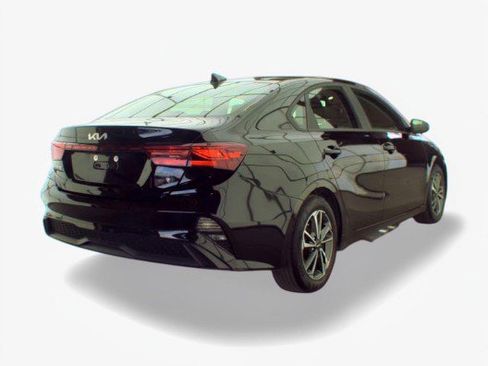 Used 2024 Kia Forte LXS w/ LXS Technology Package FWD image 5