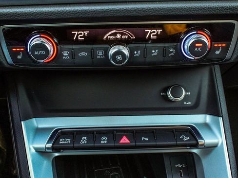 Used 2022 Audi Q3 2.0T Premium Plus image 22