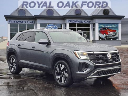 Used 2025 Volkswagen Atlas Cross Sport SE image 1