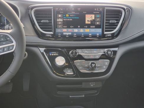 New 2026 Chrysler Pacifica Select FWD image 25