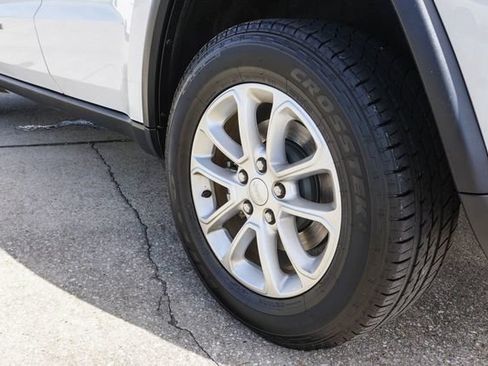 Used 2021 Jeep Grand Cherokee Laredo RWD image 6