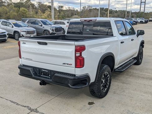 Used 2024 Chevrolet Silverado 1500 ZR2 w/ Technology Package image 7