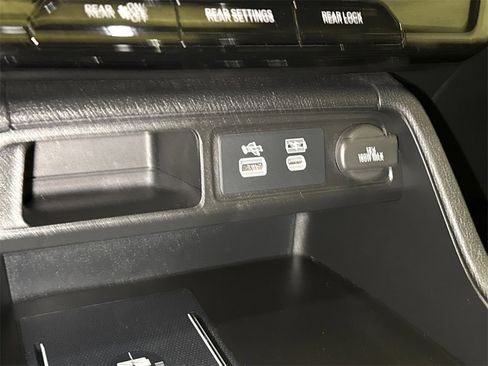 Certified 2023 Honda Pilot Elite image 32