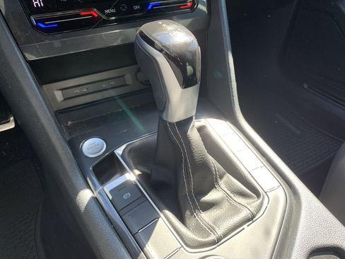 Used 2022 Volkswagen Tiguan SE R-Line image 26