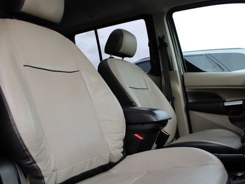 Used 2016 Ford Transit Connect Titanium image 4