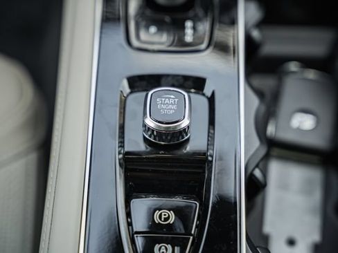 New 2026 Volvo XC90 T8 Plus w/ Protection Package Premier AWD/4WD image 25