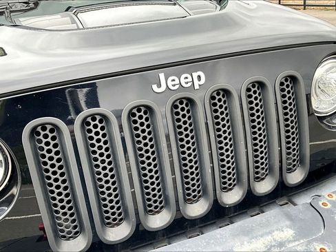 Used 2017 Jeep Wrangler Unlimited Rubicon image 17