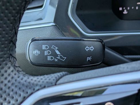 Certified 2024 Volkswagen Tiguan SE R-Line image 37