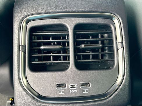 New 2025 VinFast VF 8 Plus image 33