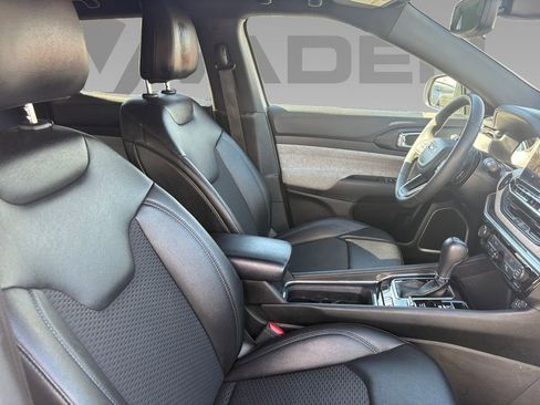 Used 2024 Jeep Compass Latitude image 7