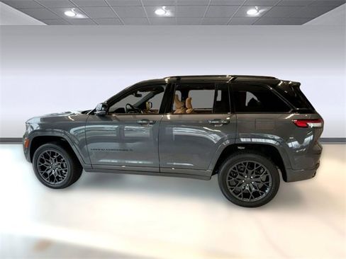 New 2025 Jeep Grand Cherokee Summit image 2