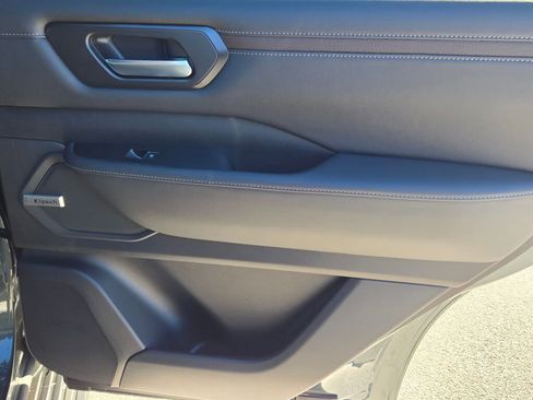 New 2026 Nissan Armada SL w/ Captain's Chari Seat Package image 9