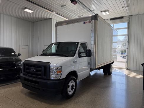 Used 2021 Ford E-450 and Econoline 450 Super Duty w/ Power Windows & Locks Group image 2