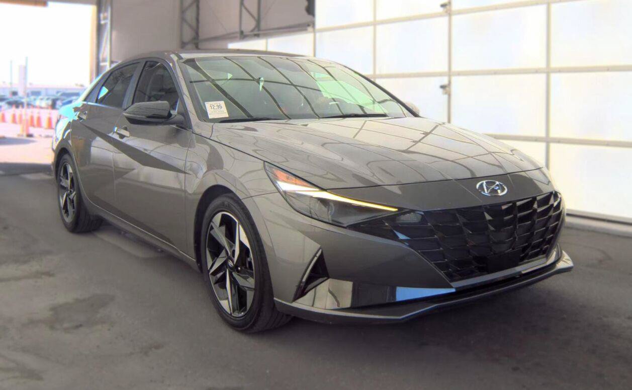 Used 2022 Hyundai Elantra SEL w/ Convenience + Premium Package FWD image 18