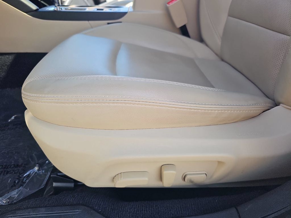 Used 2019 Subaru Outback 3.6R Limited AWD/4WD image 29