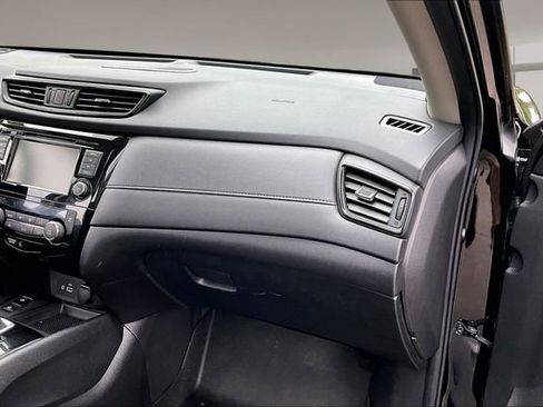 Used 2020 Nissan Rogue SV w/ Sun & Sound Touring Package FWD image 24