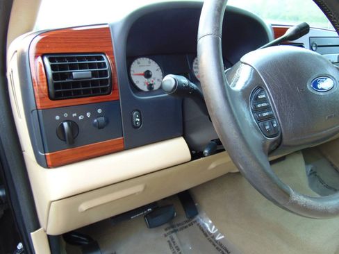 Used 2005 Ford F350 Lariat AWD/4WD image 17