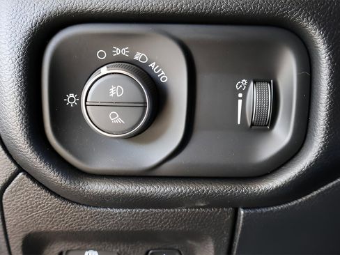 Used 2021 RAM 1500 Big Horn image 22