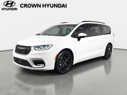 Used 2023 Chrysler Pacifica Touring-L w/ S Appearance Package