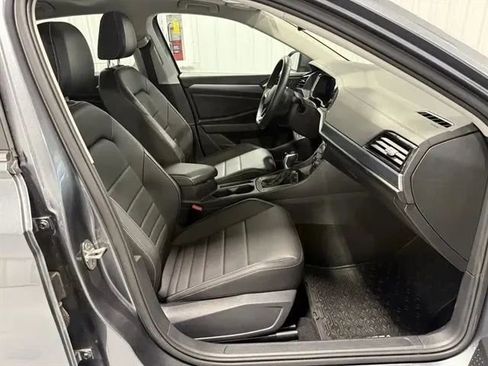 Used 2022 Volkswagen Jetta SE image 23
