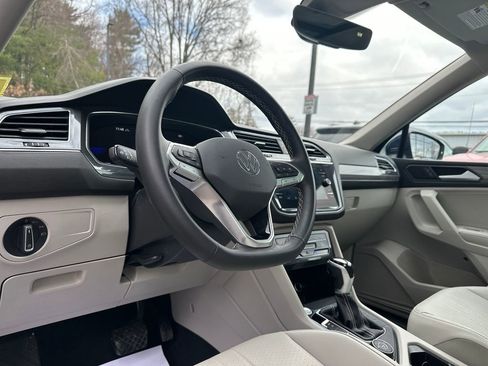 Certified 2023 Volkswagen Tiguan SE w/ Panoramic Sunroof Package image 6