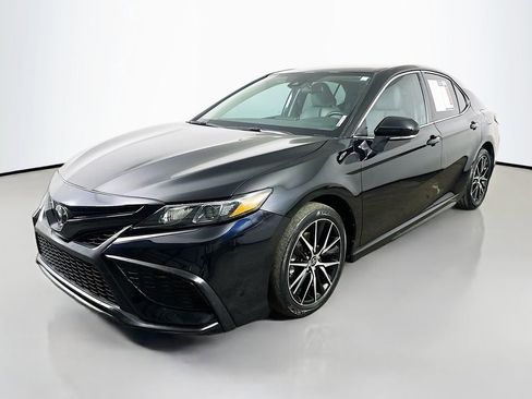 Used 2024 Toyota Camry SE FWD image 3
