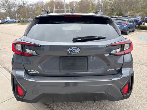Used 2024 Subaru Crosstrek 2.0i Premium image 3