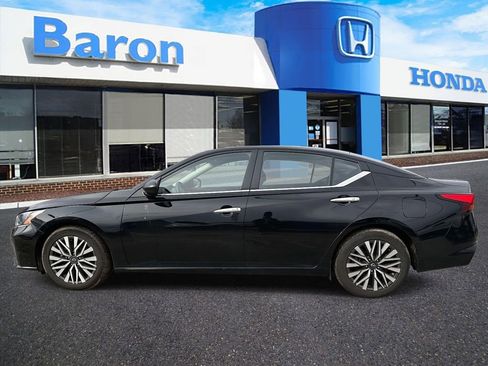 Used 2024 Nissan Altima 2.5 SV FWD image 3